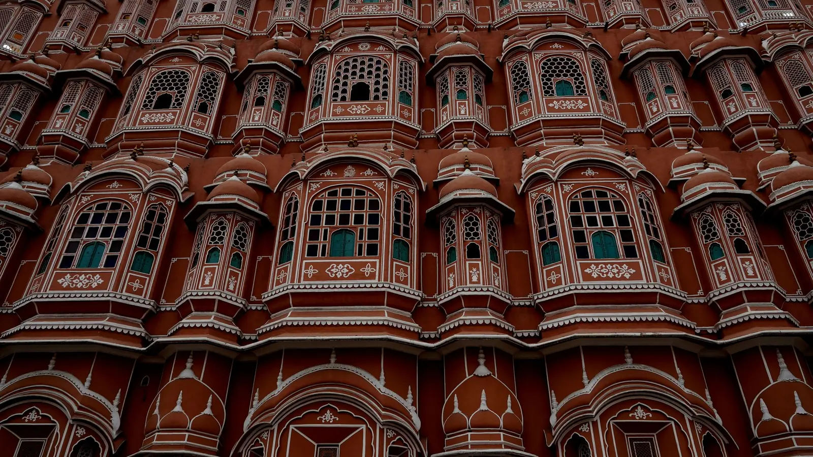 The façade of Hawa Mahal in Jaipur
